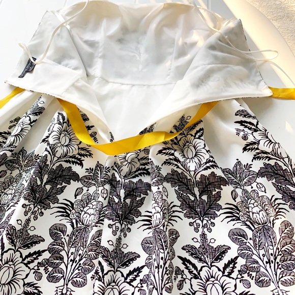 SOLD Jessica Howard white and black dress with gold hem - Picture 2 of 7